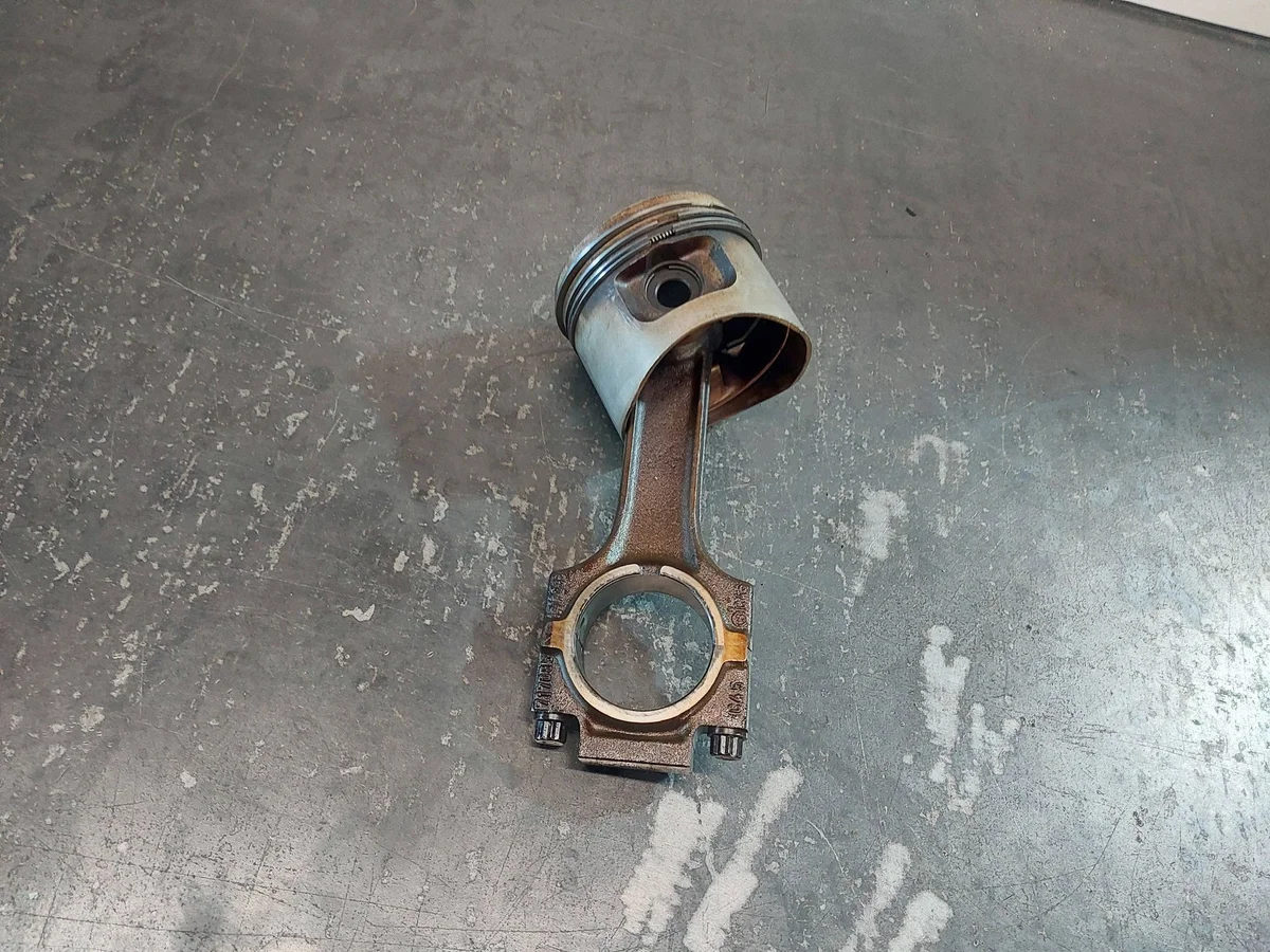 Pistone con biella BMW E34 525i M20B25