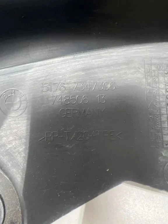 BMW 7 G11 Right Seal 7347396