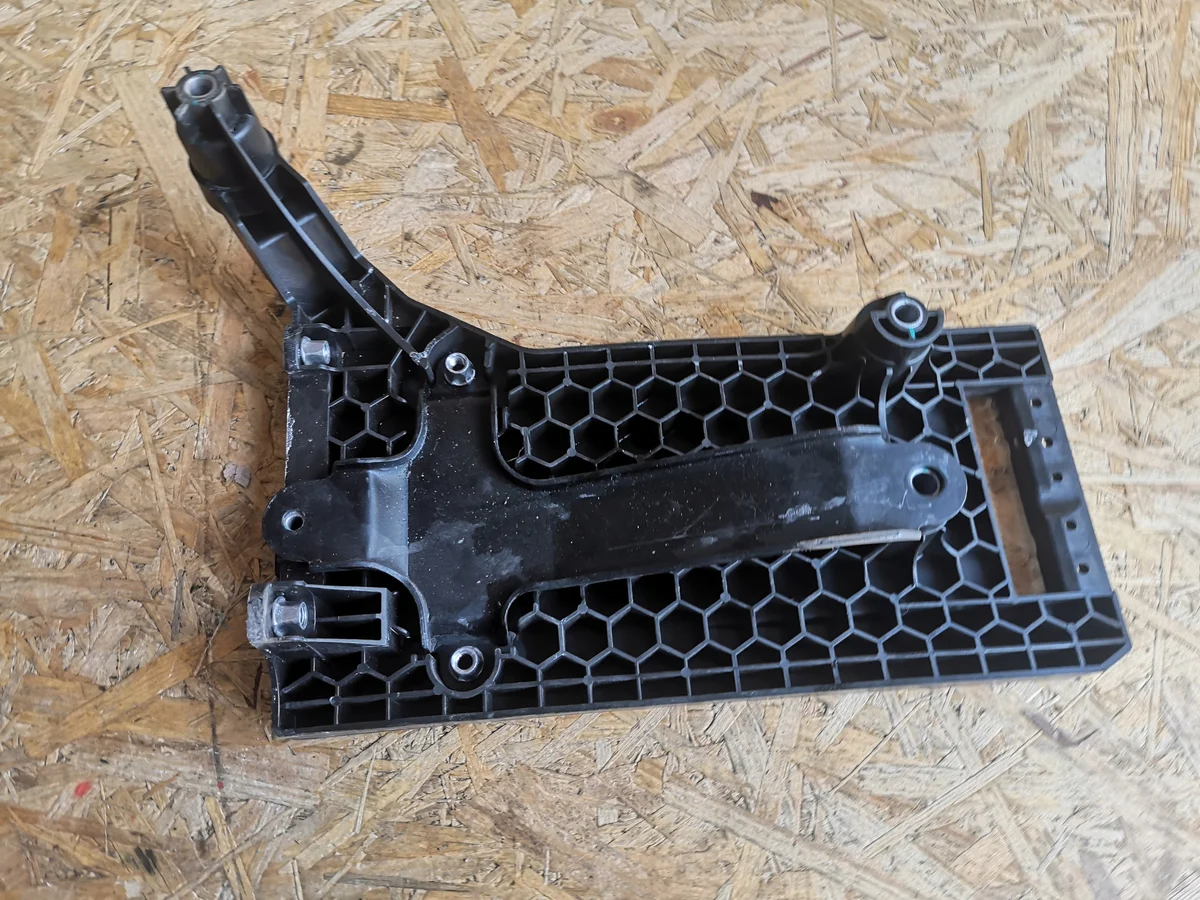 Audi Q3 83A Support Batterie 5QJ907509 image 7