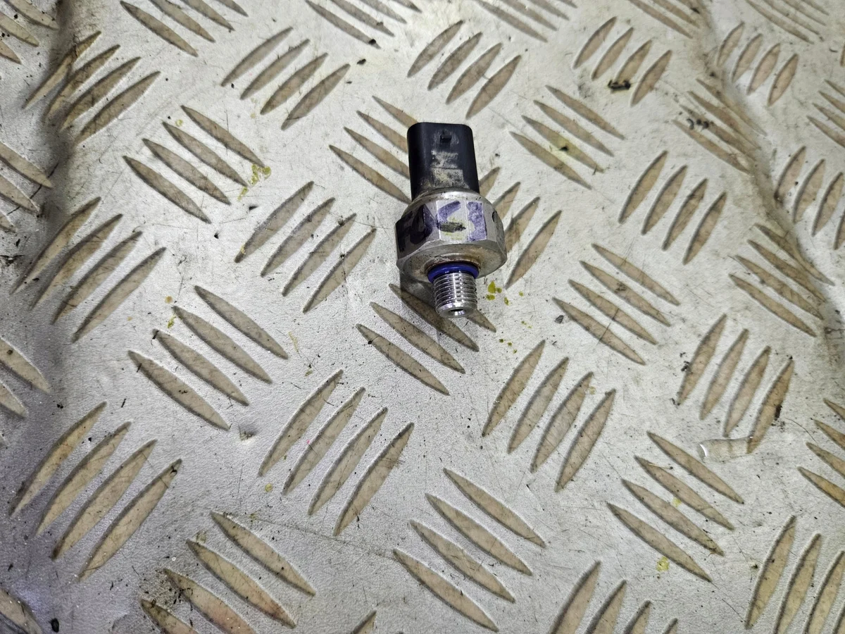 Sensor Pressão Combustível Ford Focus MK3 BU5A-9F972BA image 3