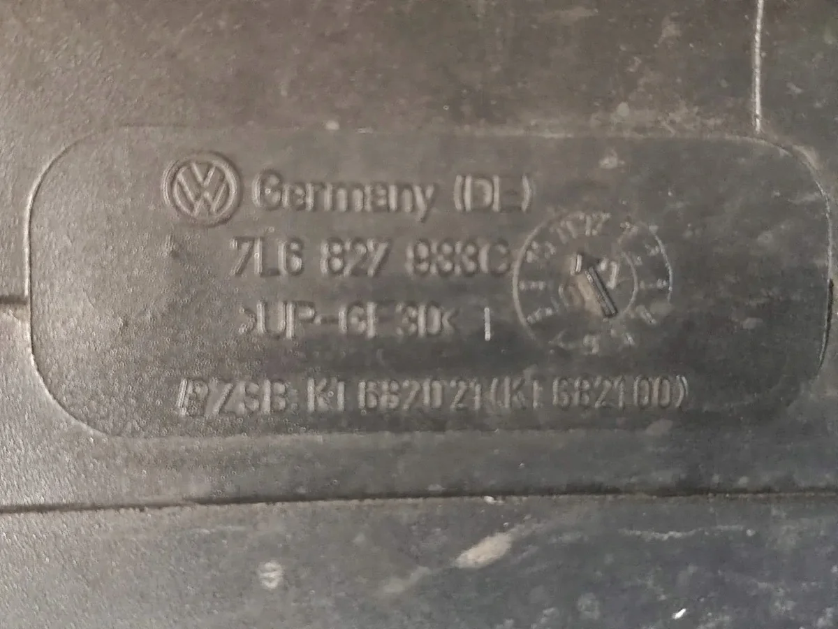 Spoiler Volkswagen OE 7L6827933C image 10