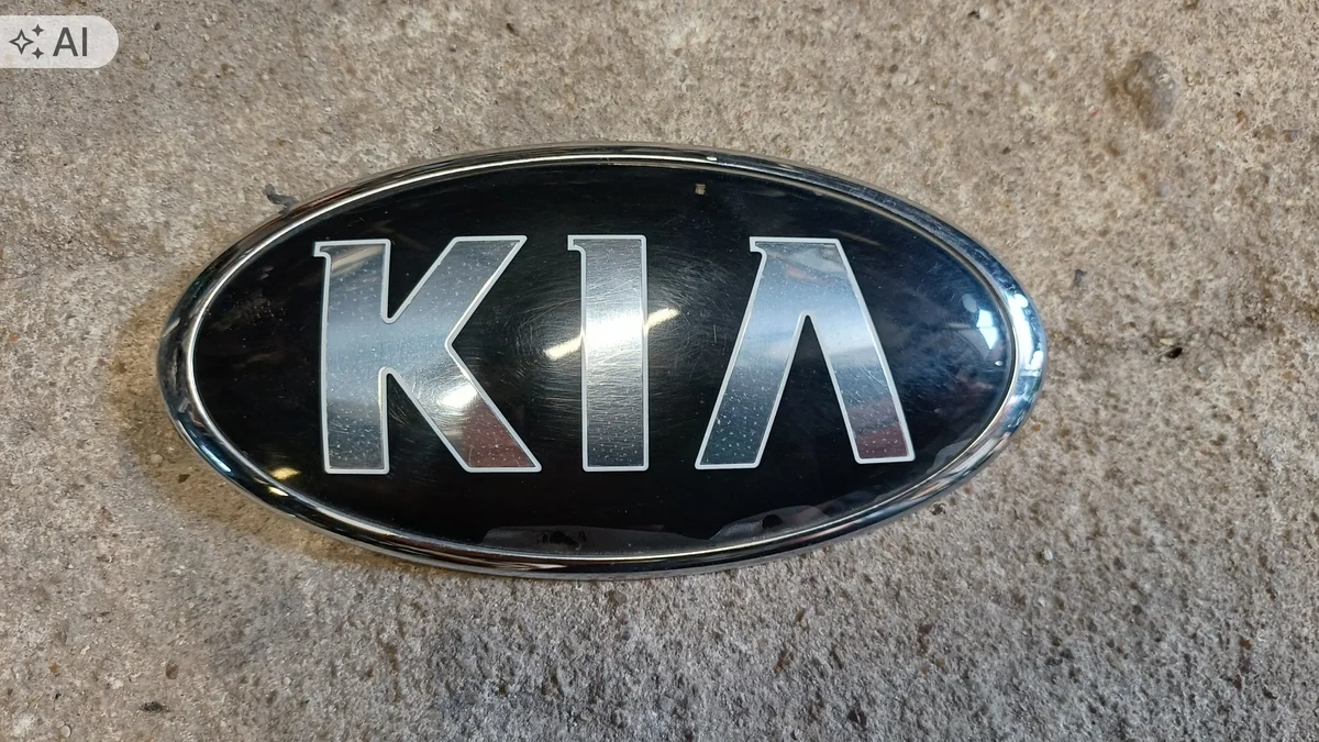 Kia Stonic Front Grille Emblem Used