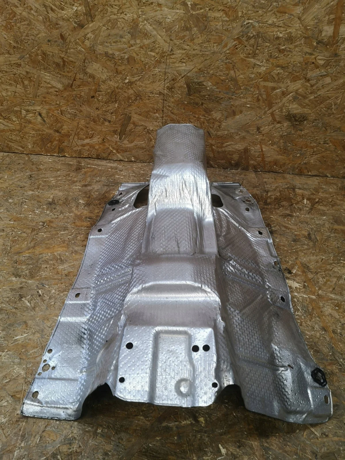 Audi Q5 80A lämpösuoja 80A804160B