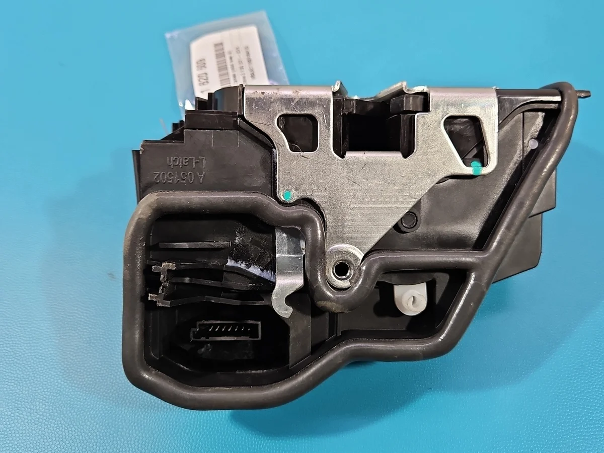 Schloss vorne links BMW F30 Europa 7PIN image 3