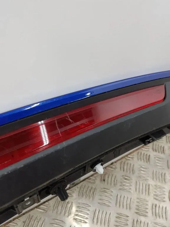 Spoiler hayon Renault Clio 960307611R image 3