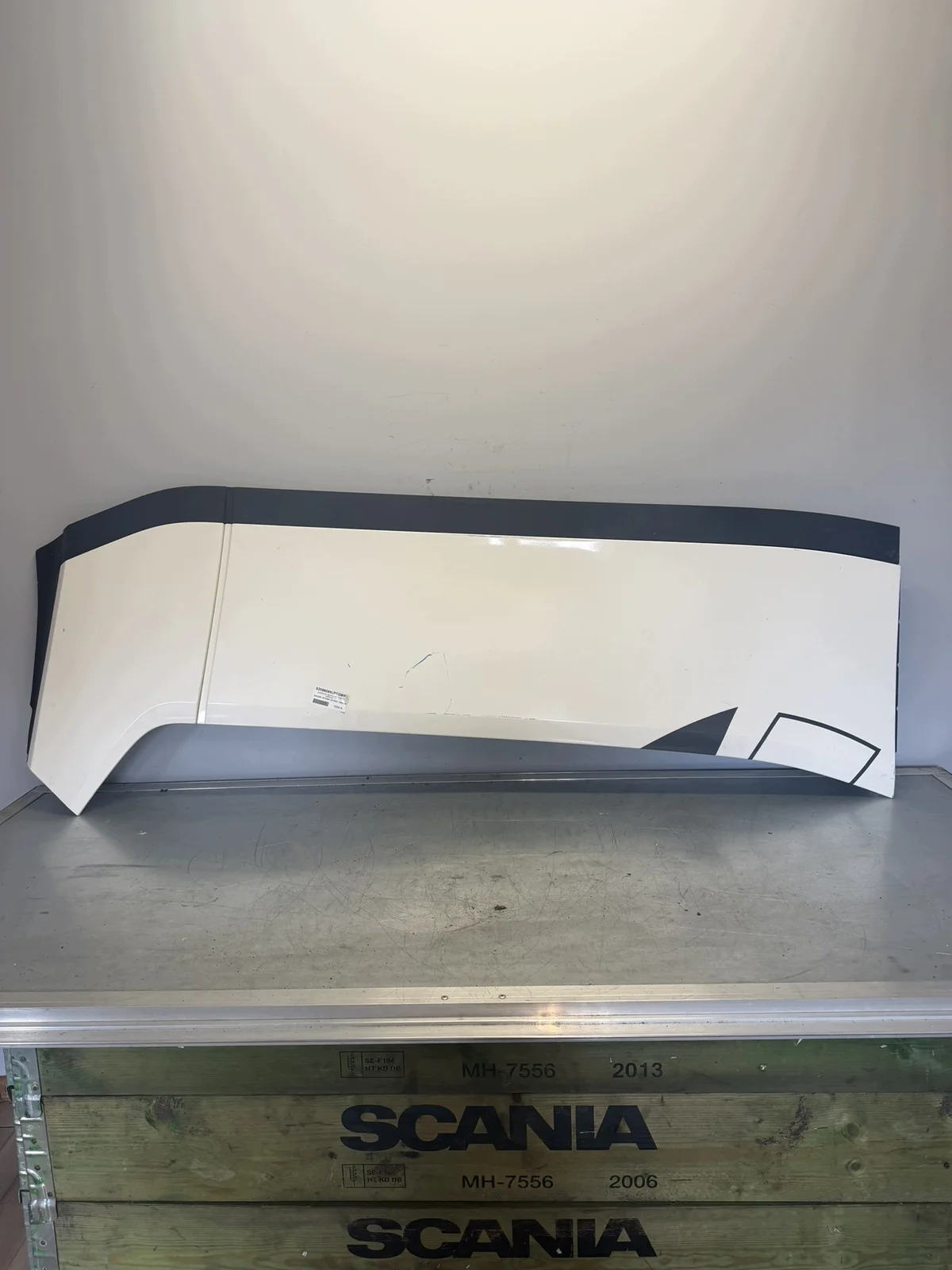 Spoiler Cabine Scania 2542908 Usado