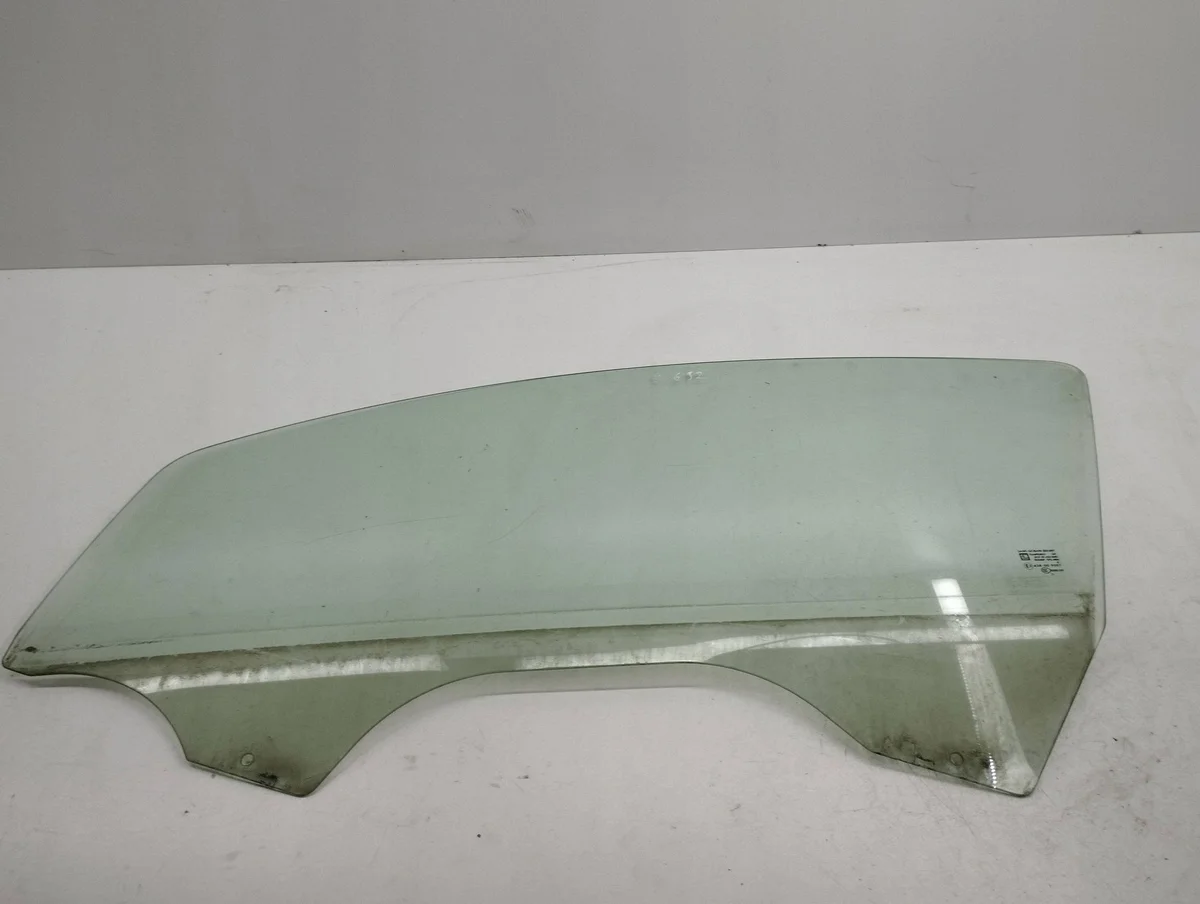 Opel Corsa D vitre porte avant gauche
