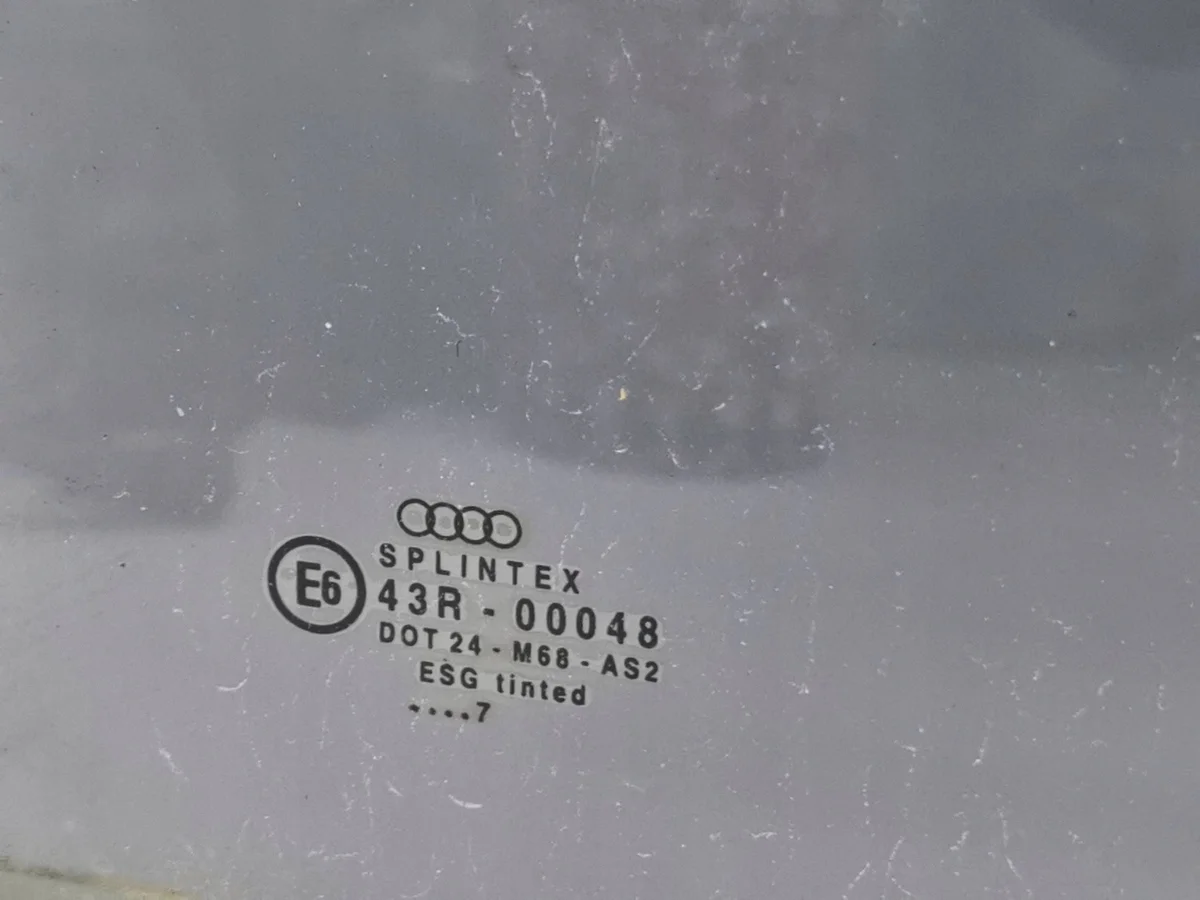 Audi A4 S4 B5 takalasin vasen lasi