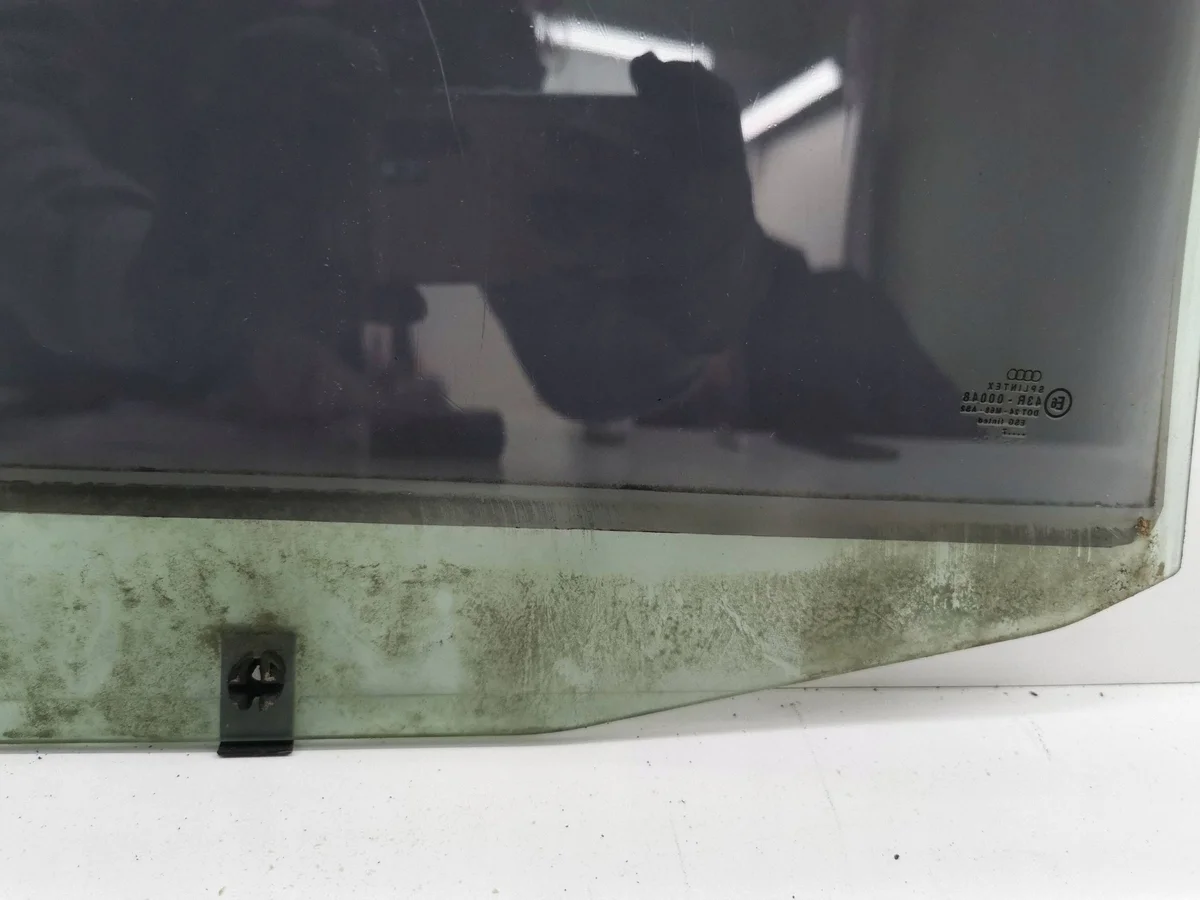 Audi A4 S4 B5 Bakre dörrglas vänster image 3