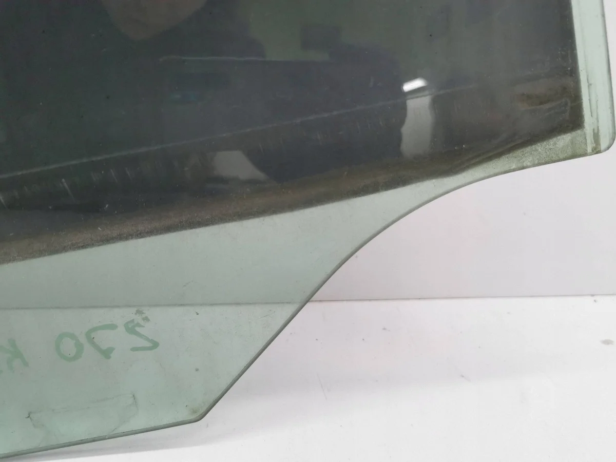Mercedes W204 2008 Vitre Arrière Gauche image 3