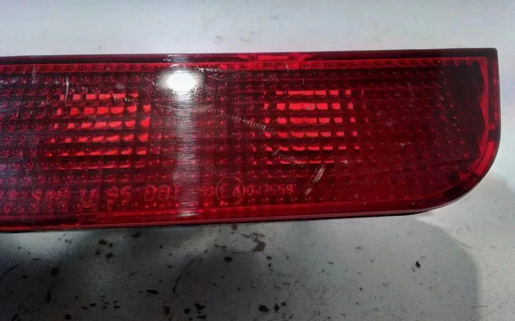 Mitsubishi Pajero 3:e bromsljus E4027559 image 3