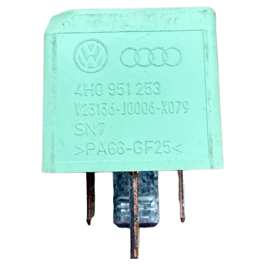 Relé 12V 4H0951253 Audi Seat Skoda VW Usado