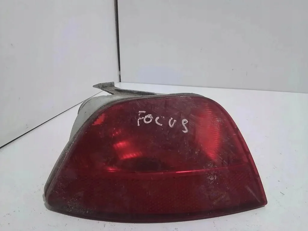 Feu antibrouillard arrière Ford Focus 1999