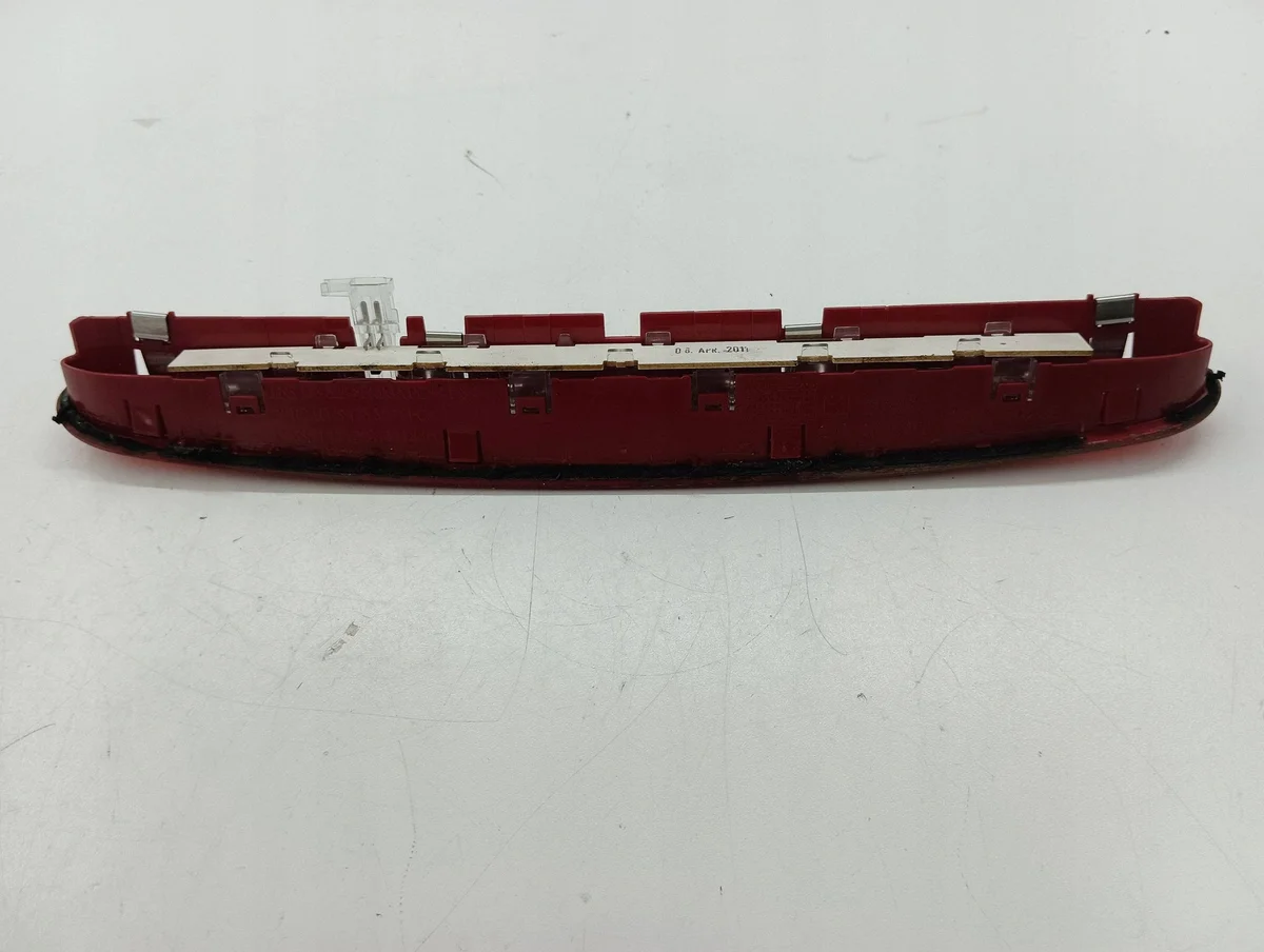 3ème feu stop Opel Astra J 2011 image 5