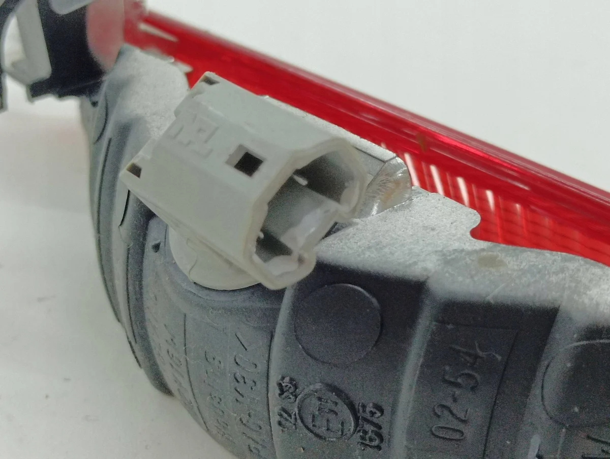 Used Third Brake Light Toyota Corolla E12 52023 image 5