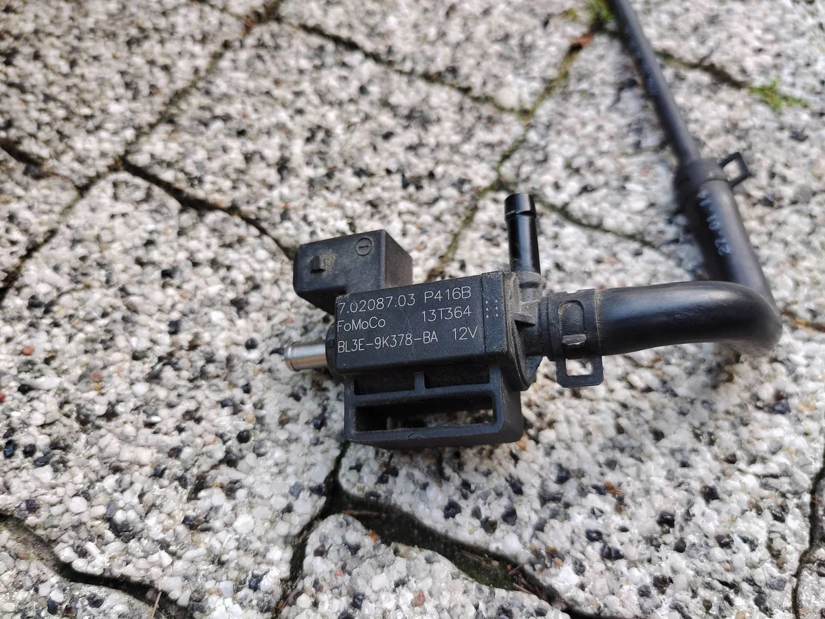 Ford BL3E9K378BA Bypass-ventil för kompressor