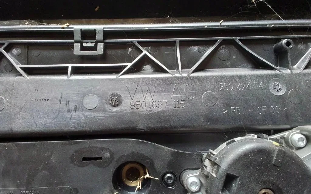 Volkswagen OE 950697115 Del image 5