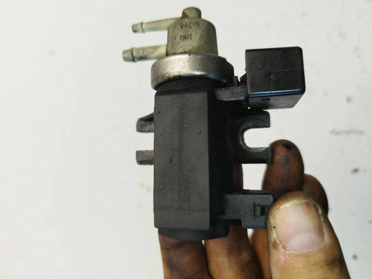 Volvo Unterdruckventil 72190329 S60 V70 II image 3