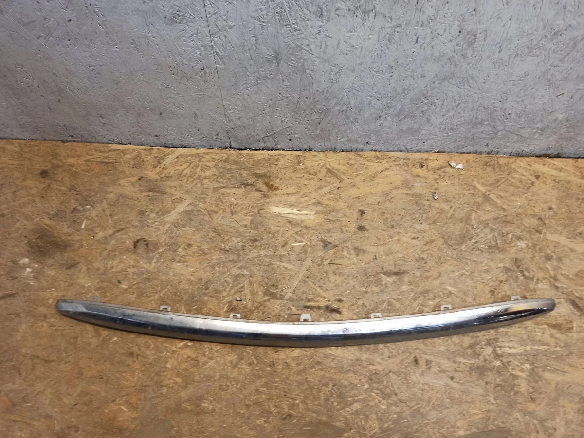 Crom para parachoques Toyota Auris II 5211202040