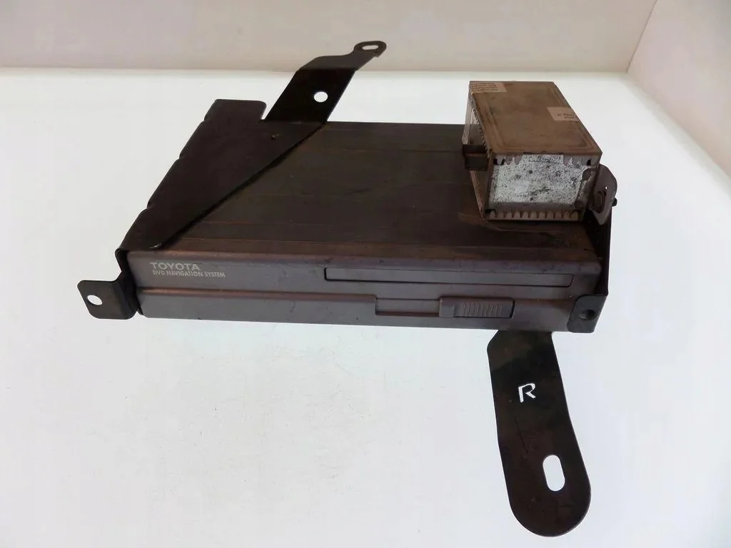 Used Toyota Avensis CD Changer 0866200870