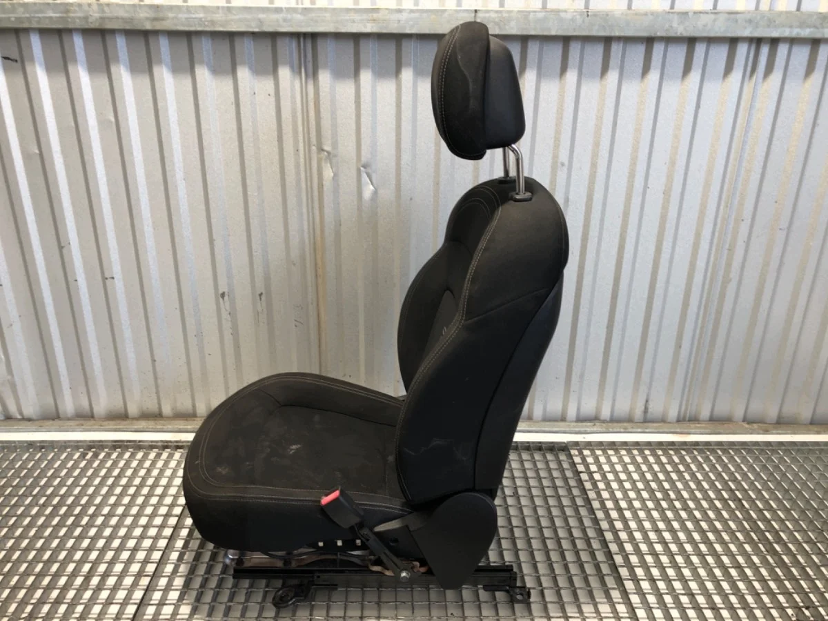 Asiento delantero derecho Kia Sportage III image 4