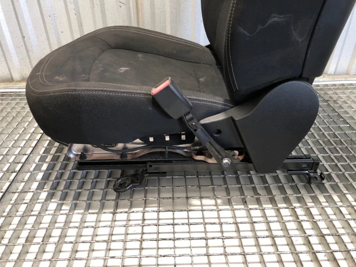 Asiento delantero derecho Kia Sportage III image 5