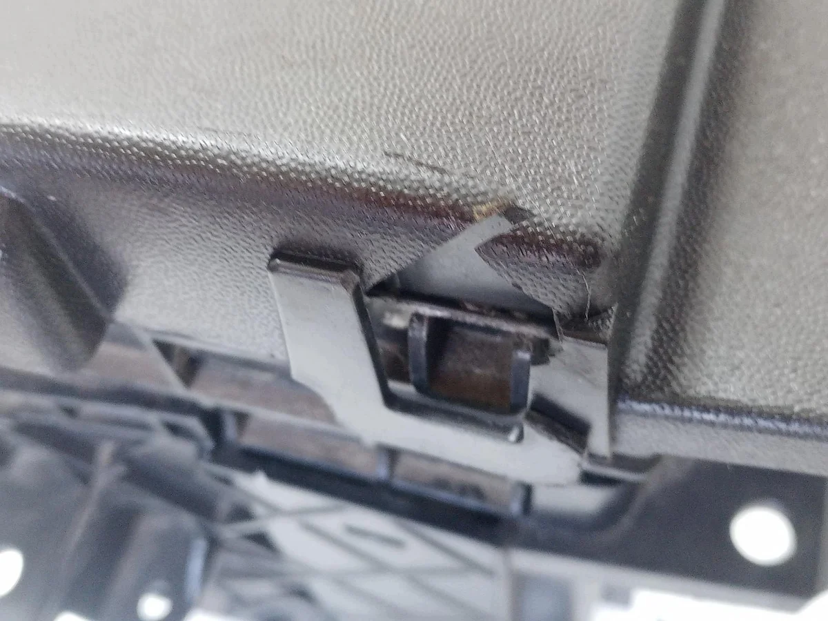 Base de Batería Renault Trafic III 244460003R image 3