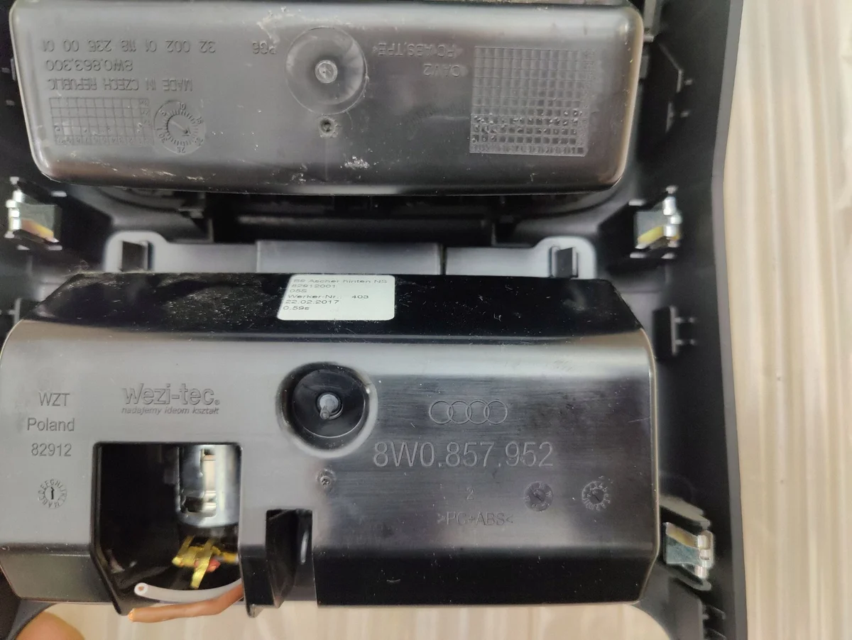 Audi A4 B9 A5 Cache Console 8W0864376 image 6