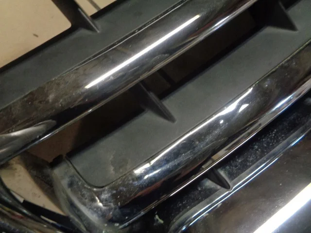 VW Touareg Grill 7L6853653A OE image 4