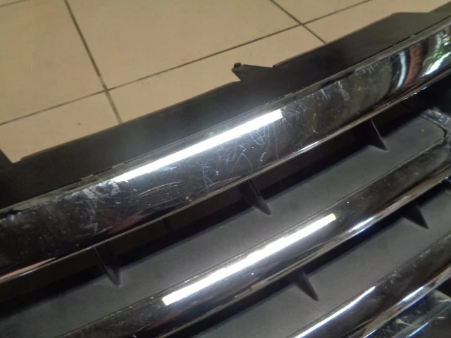 VW Touareg Grill 7L6853653A OE image 5