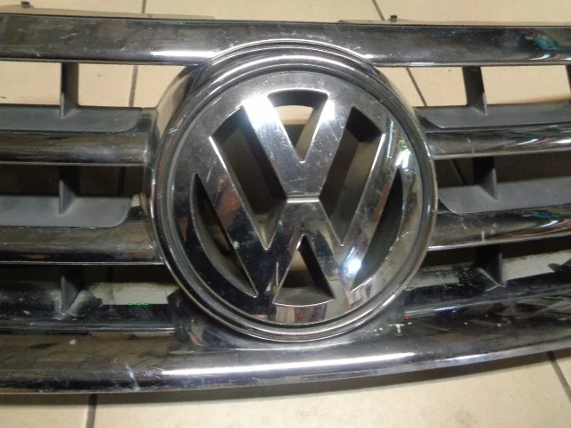 VW Touareg Grill 7L6853653A OE image 6