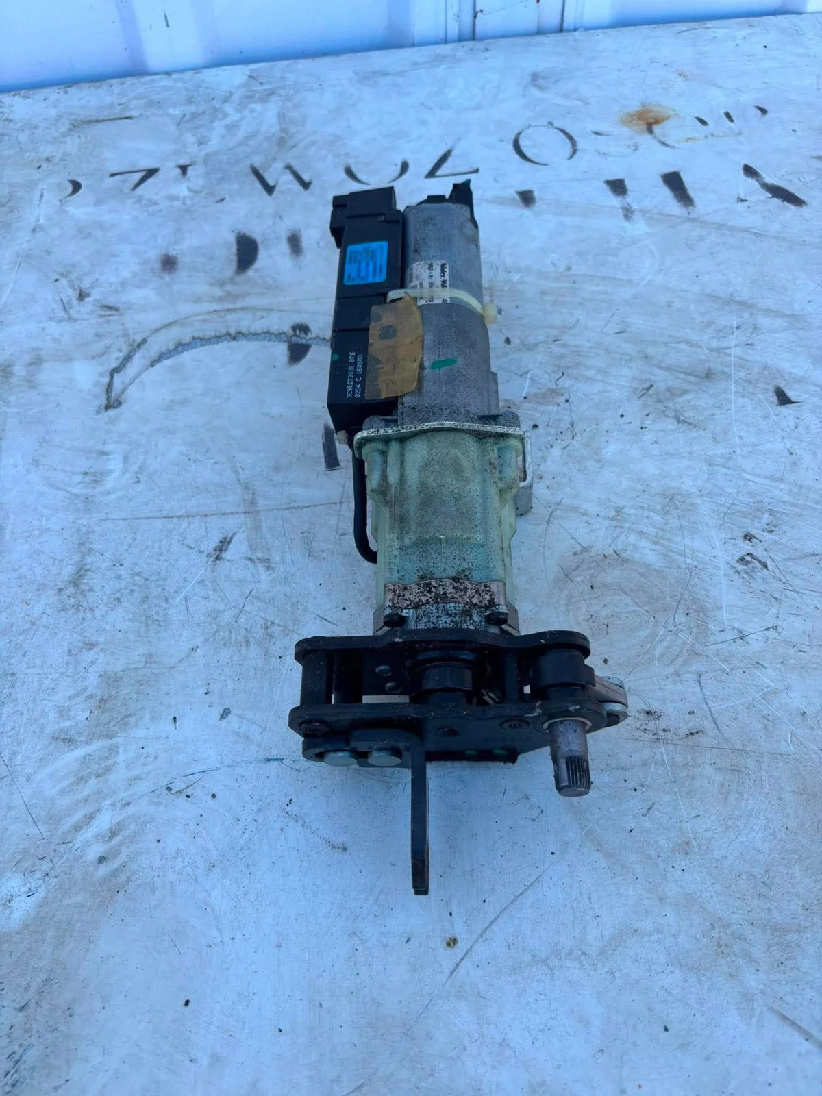 VW Passat B6 Heckklappenmotor 3C9827383E image 3