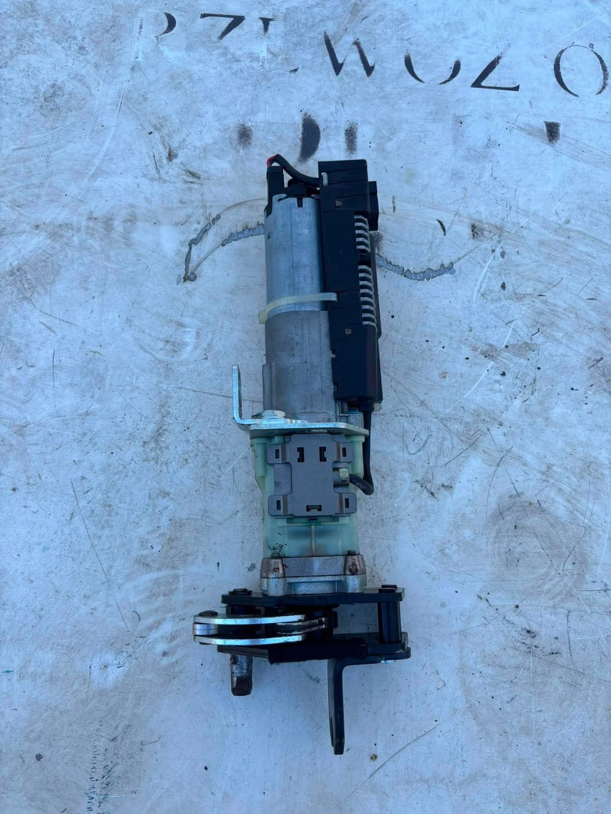 VW Passat B6 Heckklappenmotor 3C9827383E image 4