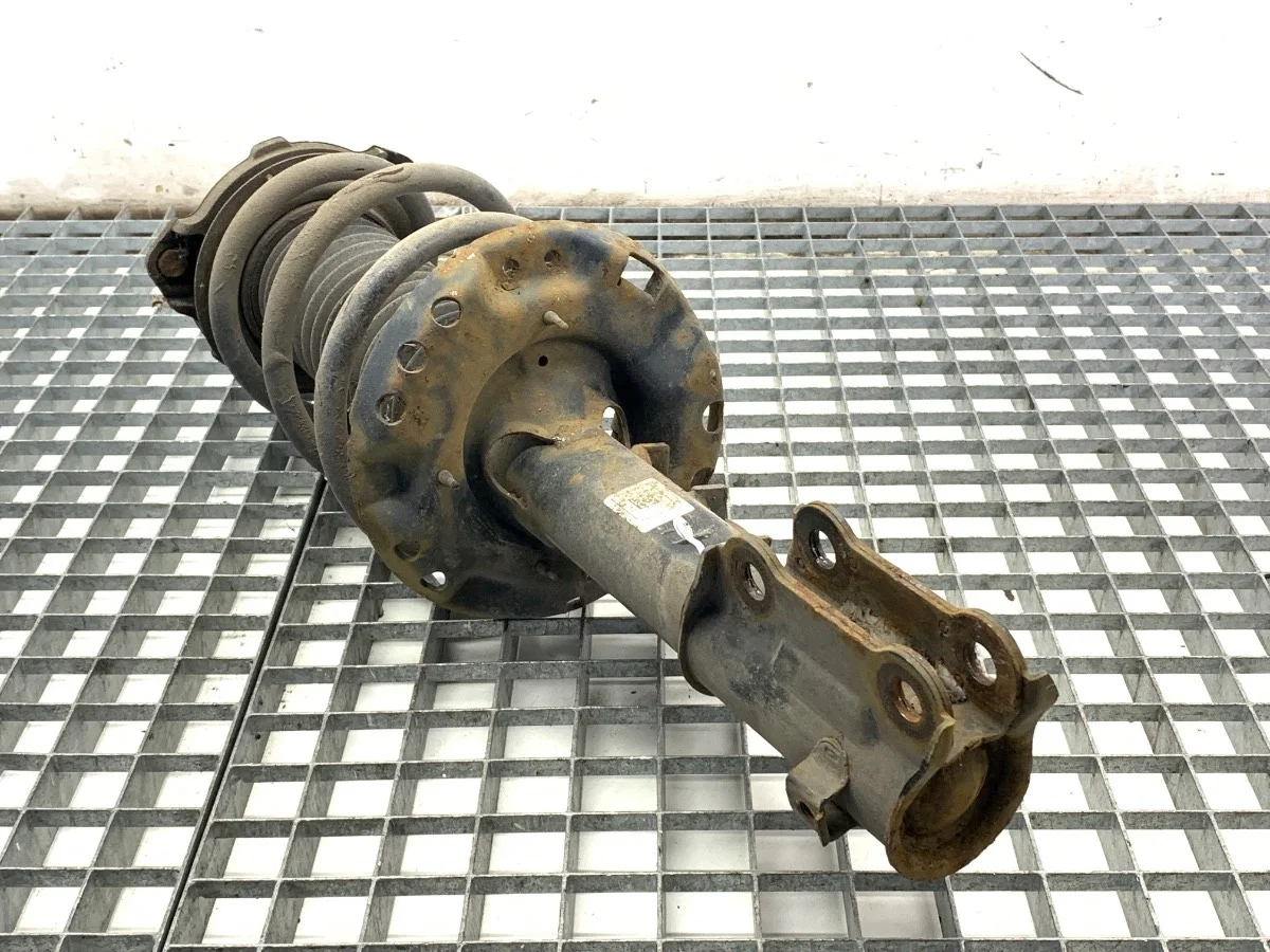 Used Front Left Strut w/ Spring Hyundai i30