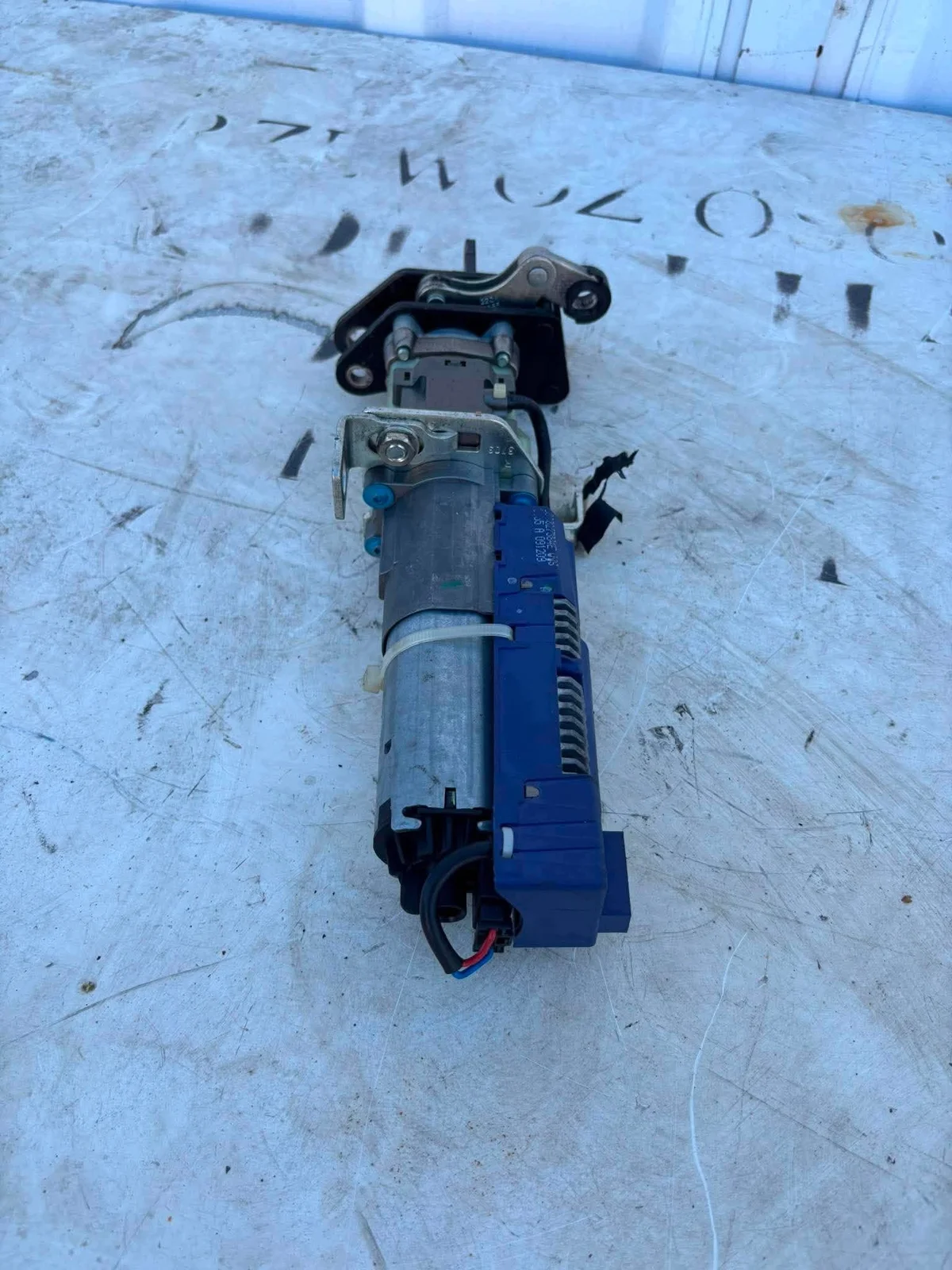 VW Passat B6 Electric Tailgate Strut Right image 4