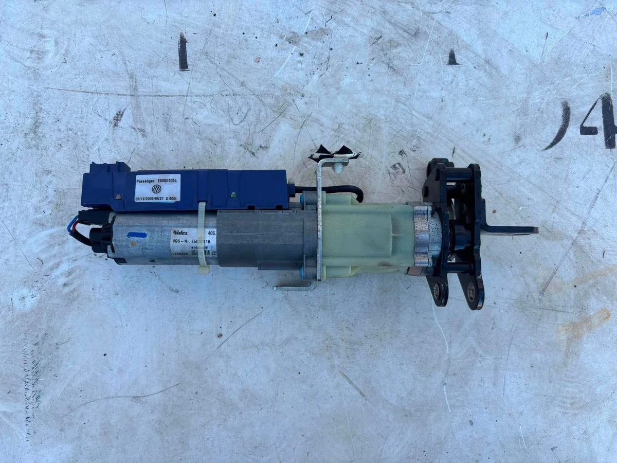 VW Passat B6 Electric Tailgate Strut Right image 5