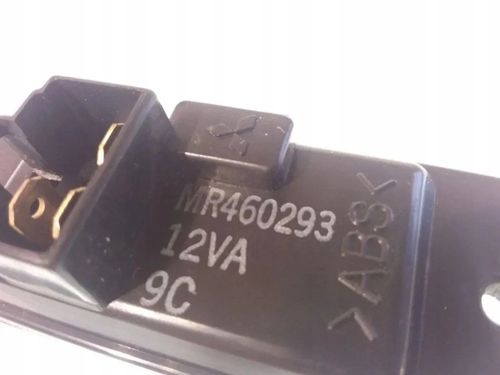 Resistor Mitsubishi Carisma MR460293 Usado image 3