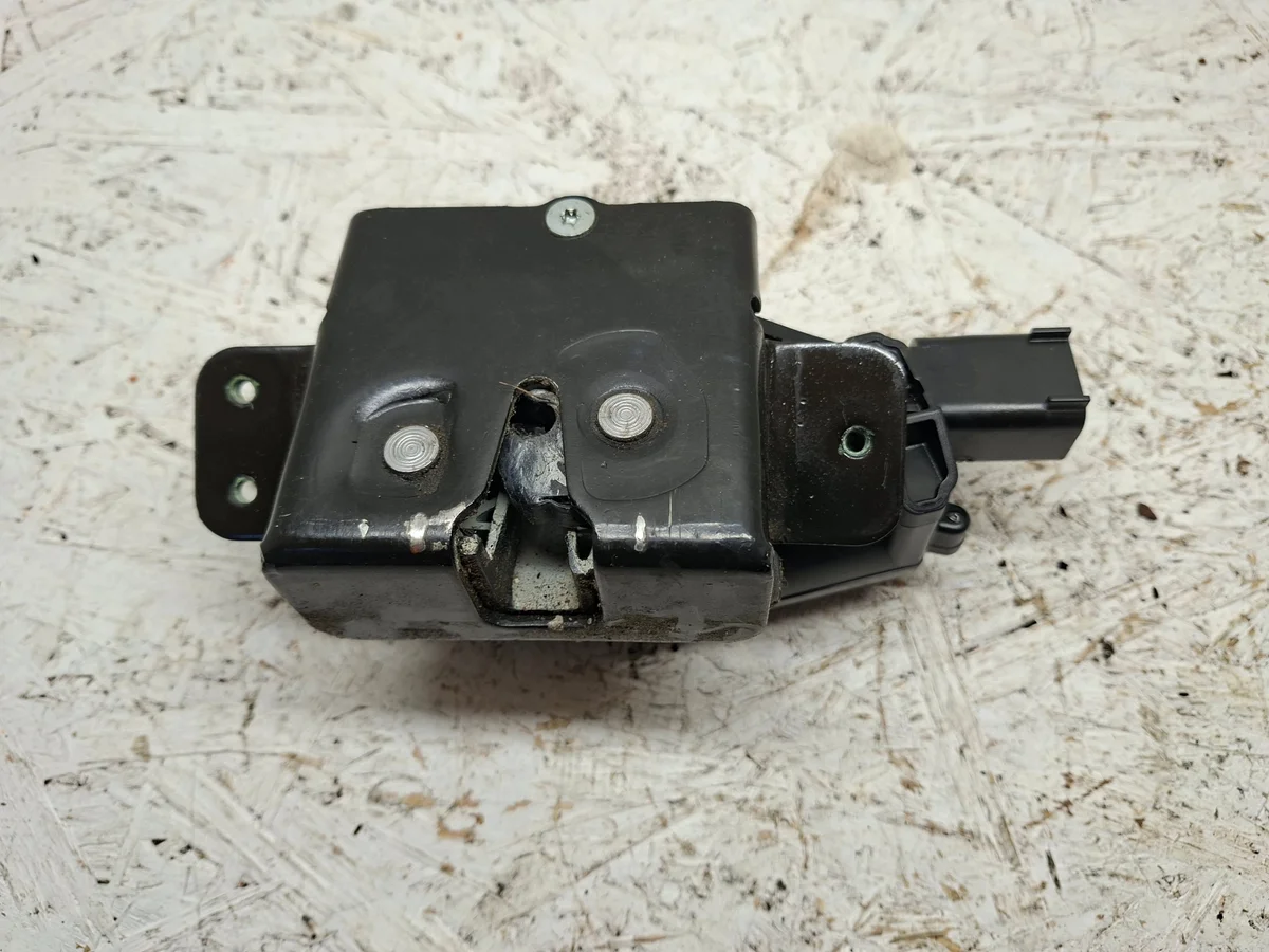 Takaluukun lukko Opel Insignia A Kombi 13581405