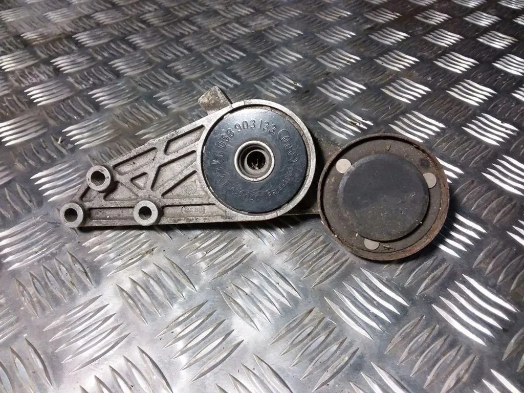 Audi A6 C5 1.8 110kW Tensor Correia Alternador