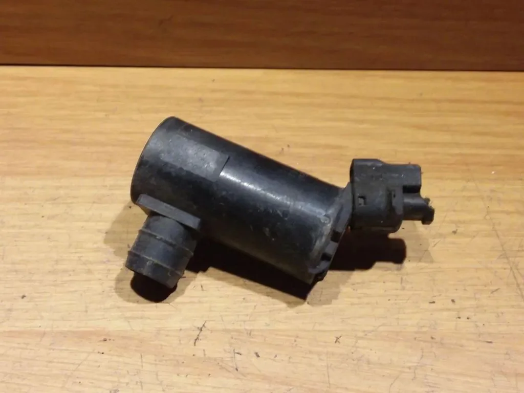 Pompe lave-glace Toyota RAV 4 II (A2) OEM 533060140