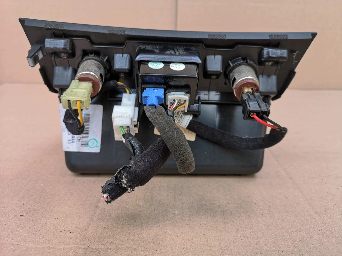 Hyundai Tucson III USB AUX -pistoke image 3