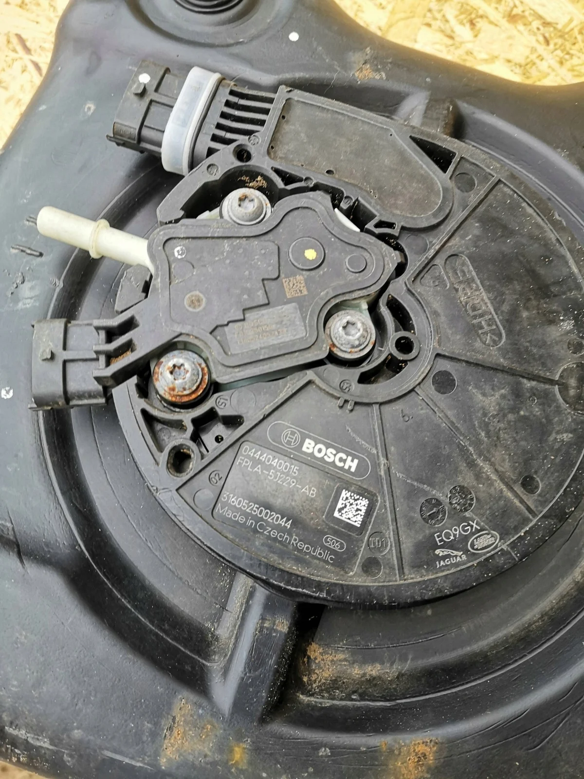 Range Rover Sport II 494 AdBlue Tank Pumpe image 4
