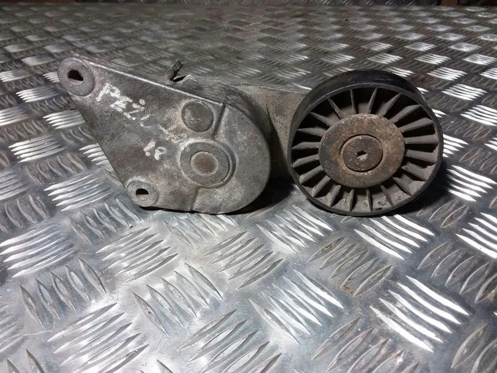 Napinacz paska alternatora Peugeot 306