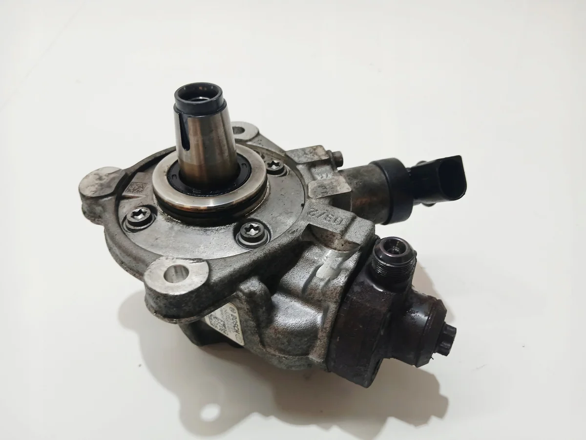 BMW 7810696 polttoainepumppu, käytetty