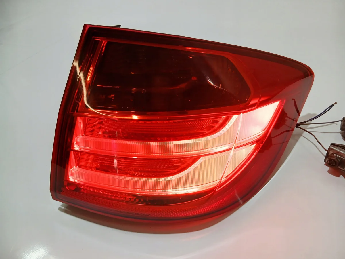 Baklykta höger BMW F31 LCI 7372210