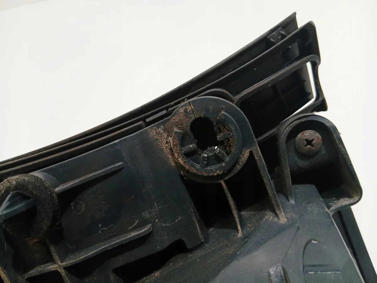 Takavalaisin oikea BMW F31 LCI 7372210 image 9