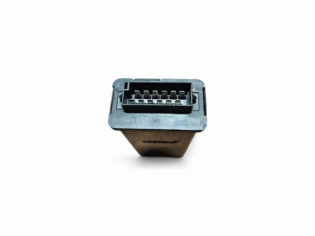 Saab 9000 CS Central Locking Relay 4102851 image 3