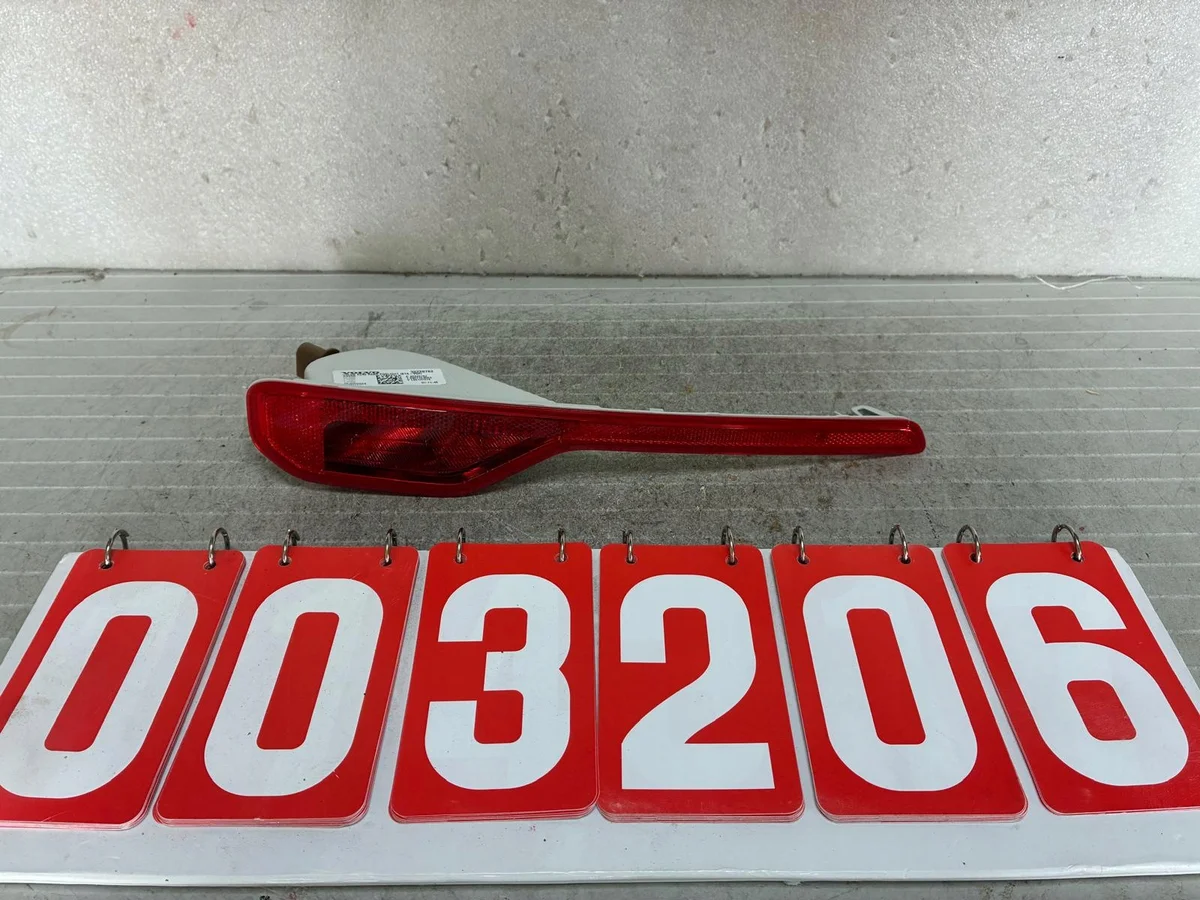 Feu arrière droit Volvo XC40 32228782