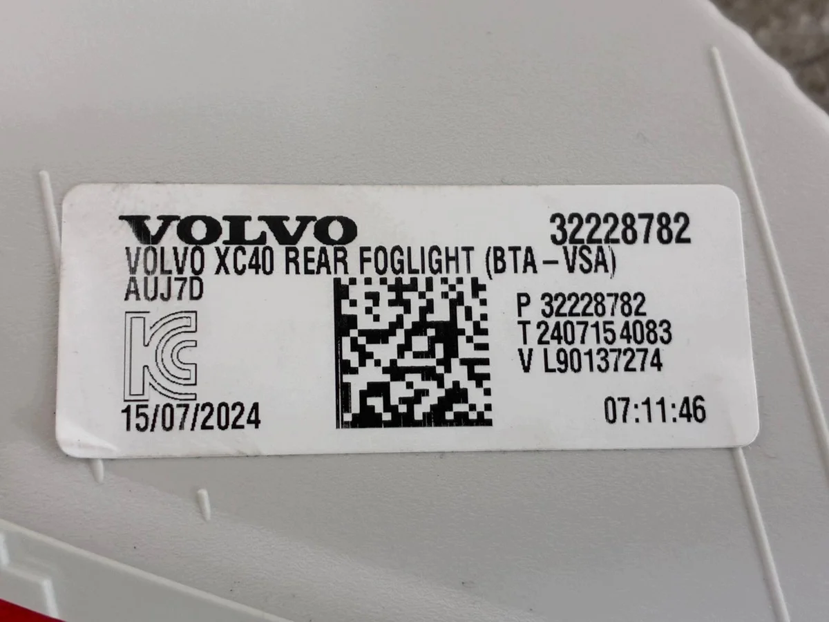 Luz trasera derecha Volvo XC40 32228782 image 8