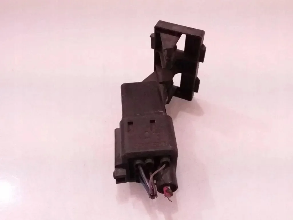 Sytytystulppa VW Passat B6 2.0 TDI 038907281D